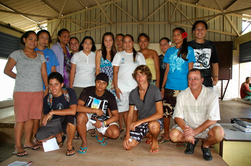 Les laurats avec M. Arthur Vallejo