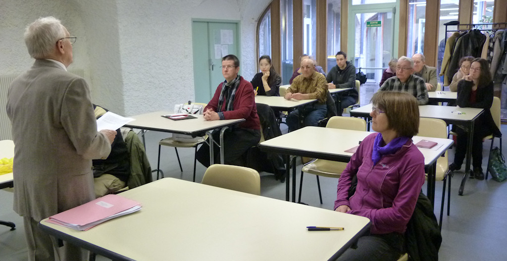 Les participants attentifs aux consignes donnes par Louis RIGAUD (APFA)